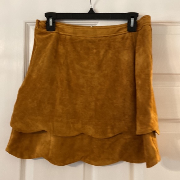 ARYEH Suede Skirt size M brand new with tag color camel waist 30” - Picture 6 of 12